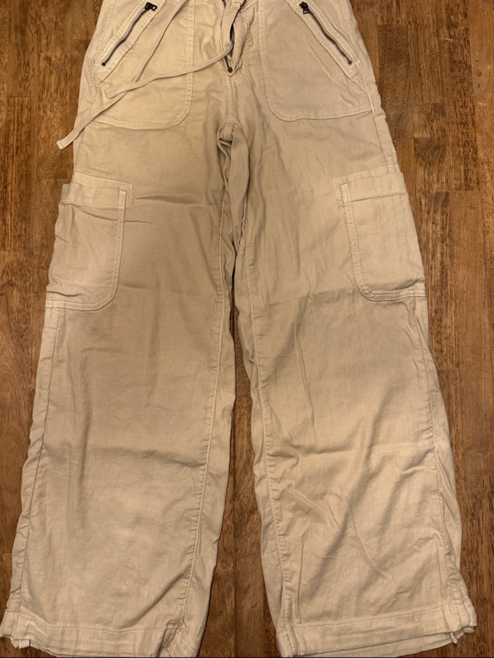 American Eagle Outfitters Wide-Leg Linen Cargo Pants in Light Tan